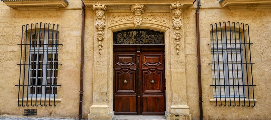 Portes_d_entrée_:_comment_choisir_le_bon_style_pour_votre_maison